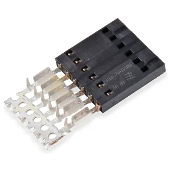 TE Connectivity 5-103957-3 AMPMODU MTE Series 4-Pin Connecteur de Socket suspendu librement IDC/Pression doré
